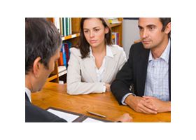 Portillo & Asociados Gabinete Jurídico abogado asesorando clientes